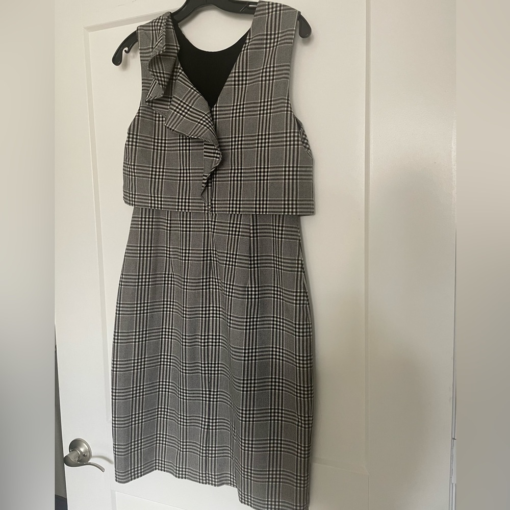 Banana Repbulic Dress with Cute Back Detail